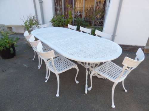 A TOP QUALITY EIGHT SEATER (2.60M) CAST ALUMINIUM, ALL WEATHER OUTDOOR PATIO SET. SUPERB QUALITY!!!