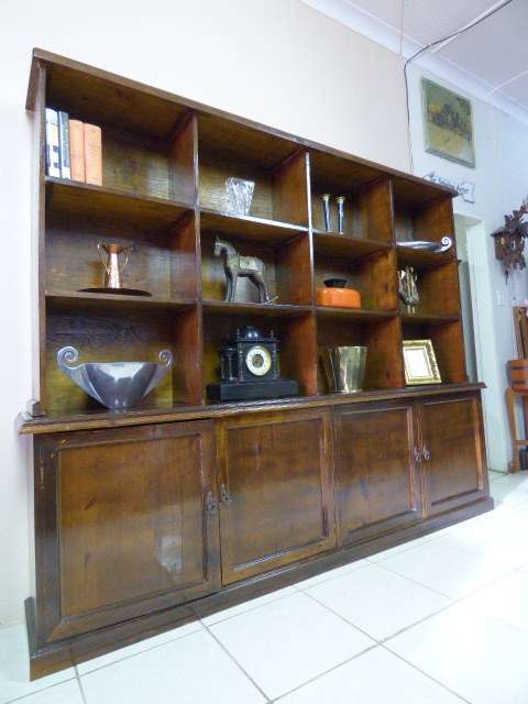 A MAGNIFICENT LARGE CABINET w 2 CUPBOARDS & LOADS OF DISPLAY SHELVES. STUNNING!!