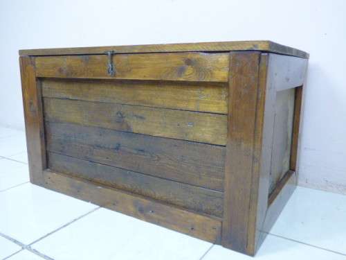 AN AWESOME WOODEN STORAGE BOX WITH A HINGED LID, IDEAL TOY BOX OR COFFEE TABLE!!!