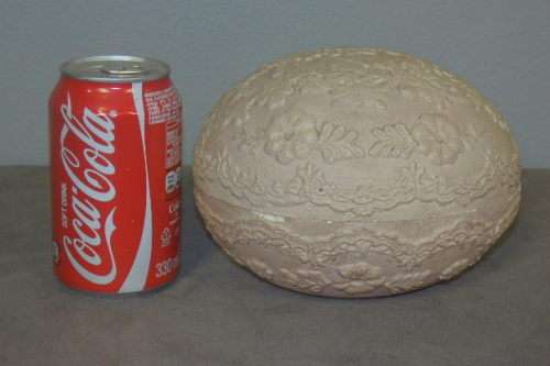 A VERY UNUSUAL VINTAGE "SCIOTO 89" CERAMIC LARGE TRINKET EGG WITH GORGEOUS LACEWORK DETAILING