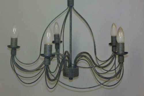 A GORGEOUS 5-ARM WROUGHT IRON CEILING CHANDELIER WITH CANDLE LIGHT FITTINGS IN GREAT CONDITION