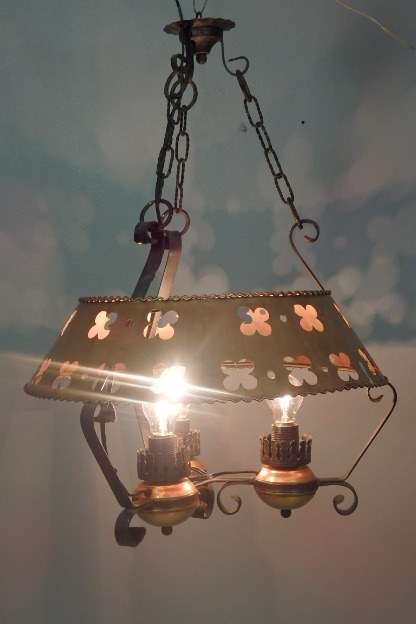A MAGNIFICENT VINTAGE ITALIAN MADE COPPER AND WROUGHT IRON CEILING CHANDELIER IN GREAT CONDITION