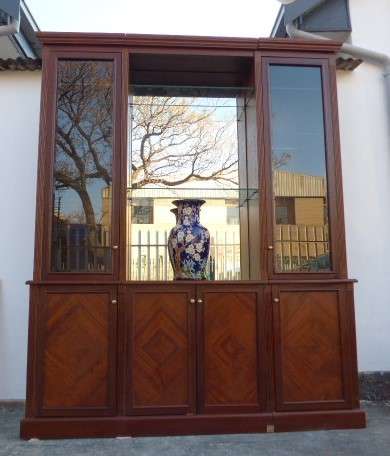 A MAGNIFICENT SPECIALLY COMMISSIONED LARGE CABINET w SPECTACULAR GLASS DOORS. SUPERB QUALITY!!