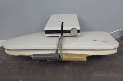 AN AWESOME SWISS MADE ELNAPRESS ELECTRONIC CLOTHES PRESS WITH HEAT ADJUSTEMENT