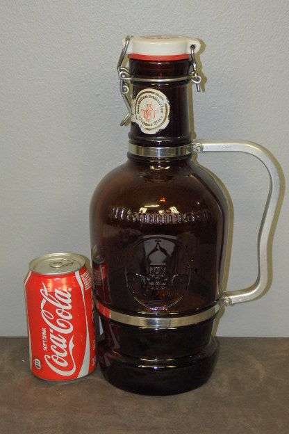 AN AMAZING RARE VINTAGE GLASS 2 LITER "ULTENMUNSTER BRAUER BIER" FLIP TOP BOTTLE WITH A CERAMIC LID