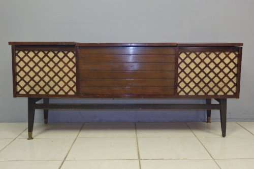 AN AWESOME VINTAGE RETRO RADIOGRAM CABINET WITH A BRITISH MADE GERRARD TURNTABLE