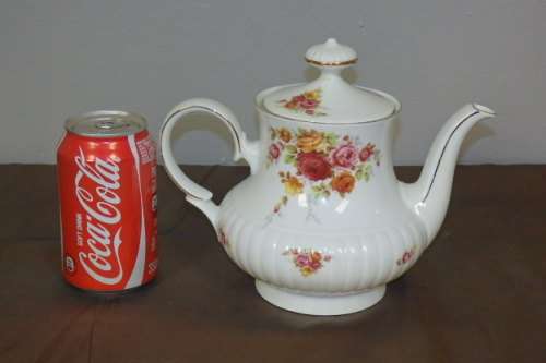 A FABULOUS VINTAGE GERMAN MADE "MITTERTEICH BAVARIA" PORCELAIN 6-CUP TEAPOT
