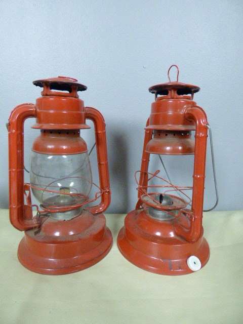 2 LOVELY OLD & RUSTIC KEROSENE LANTERNS FOR THE LAPA OR AROUND THE GARDEN. Bid/lantern