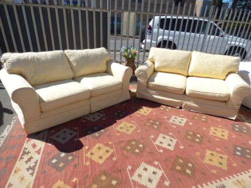 2 TOP QUALITY VERY COMFY COUCHES IN GREAT CONDITION! BEAUTIFUL EXPENSIVE FABRIC!!bid/couch