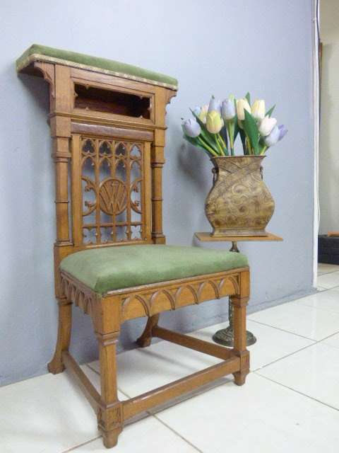 A FANTASTIC RARE ANTIQUE (1922) PRIE DIEU (PRAYER CHAIR) INSCRIBED "GOD EN MIJN RECHT". MAGNIFICENT!