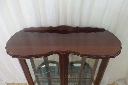 A BEAUTIFUL ANTIQUE CURVED GLASS BALL & CLAW SHOWCASE w SHELVES, ALL GLASS INTACT!!! EXQUISITE!!!