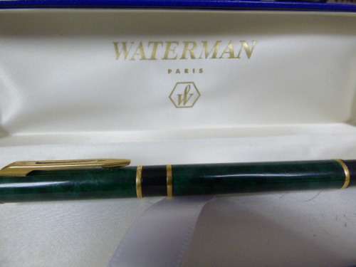 AN EXQUISITE VINTAGE WATERMAN "LAUREAT" GREEN MARBLE FOUNTAIN PEN. IN ITS ORIGINAL PRESENTATION BOX!