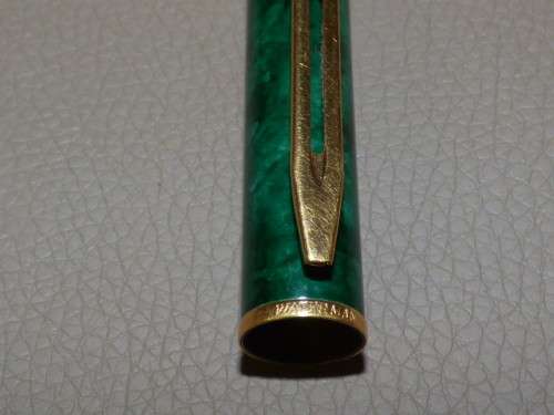 AN EXQUISITE VINTAGE WATERMAN "LAUREAT" GREEN MARBLE FOUNTAIN PEN. IN ITS ORIGINAL PRESENTATION BOX!
