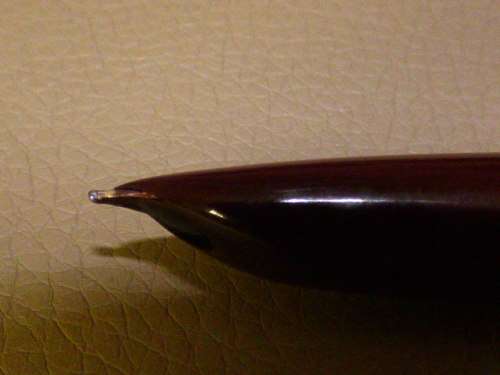 AN AWESOME VINTAGE (c1950's) BURGUNDY PARKER 51 FOUNTAIN PEN WITH A FIXED REFILL & STEEL CAP