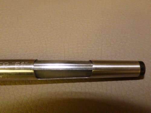 AN AWESOME VINTAGE (c1950's) BURGUNDY PARKER 51 FOUNTAIN PEN WITH A FIXED REFILL & STEEL CAP