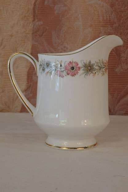 AN AWESOME PARAGON OF ENGLAND PORCELAIN MILK JUG & SUGAR BOWL SET IN THE STUNNING "BELINDA" PATTERN