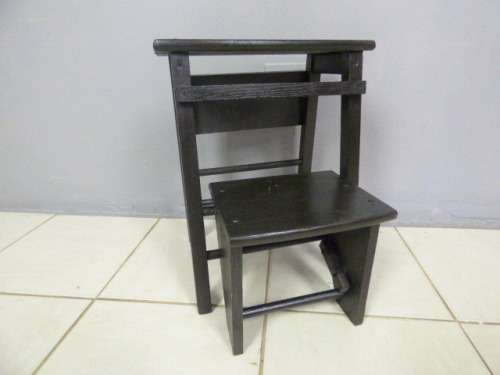 A STUNNING VINTAGE WOODEN 2 STEP LADDER, GREAT FOR THOSE HARD TO REACH PLACES!!