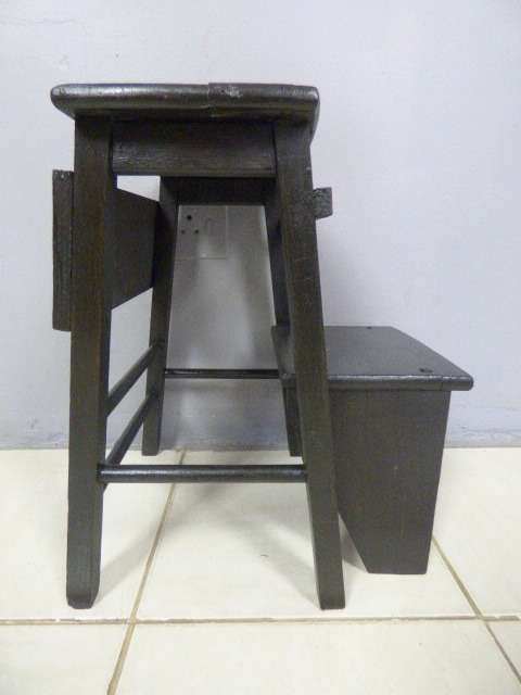 A STUNNING VINTAGE WOODEN 2 STEP LADDER, GREAT FOR THOSE HARD TO REACH PLACES!!