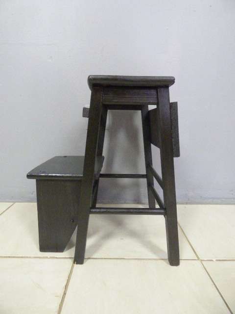 A STUNNING VINTAGE WOODEN 2 STEP LADDER, GREAT FOR THOSE HARD TO REACH PLACES!!