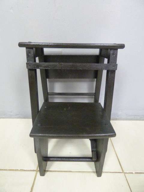 A STUNNING VINTAGE WOODEN 2 STEP LADDER, GREAT FOR THOSE HARD TO REACH PLACES!!