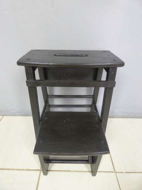 A STUNNING VINTAGE WOODEN 2 STEP LADDER, GREAT FOR THOSE HARD TO REACH PLACES!!