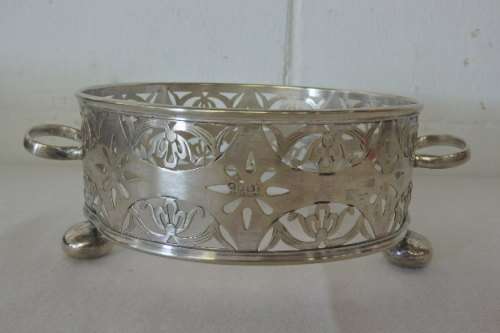 A STUNNING VINTAGE EPNS SILVER PLATED SERVING DISH HOLDER. BEAUTIFUL ON YOUR DINING TABLE!!!