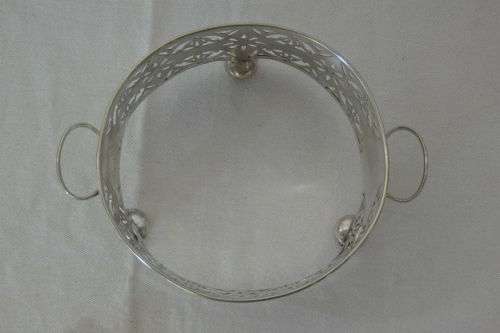 A STUNNING VINTAGE EPNS SILVER PLATED SERVING DISH HOLDER. BEAUTIFUL ON YOUR DINING TABLE!!!
