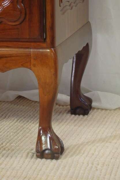 A BEAUTIFUL ANTIQUE SOLID STINKWOOD BALL & CLAW DRINKS CABINET/ BUFFET SERVER IN AMAZING CONDITION