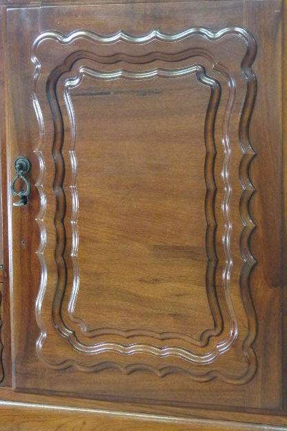 A BEAUTIFUL ANTIQUE SOLID STINKWOOD BALL & CLAW DRINKS CABINET/ BUFFET SERVER IN AMAZING CONDITION