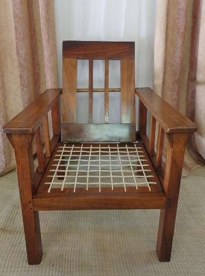 A WONDERFUL VINTAGE (LARGE) SOLID TEAK RIEMPIE CHAIR WITH WITH A FOLD-DOWN BACKTREST