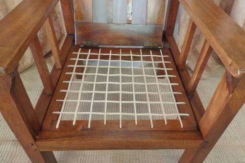 A WONDERFUL VINTAGE (LARGE) SOLID TEAK RIEMPIE CHAIR WITH WITH A FOLD-DOWN BACKTREST