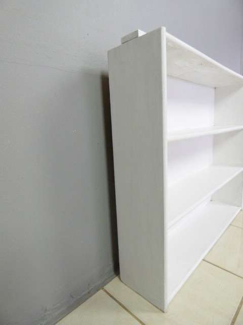 A LOVELY DISPLAY/BOOKSHELF, IDEAL FOR YOUR STUDY OR READING ROOM. PERFECT TO PAINT!!