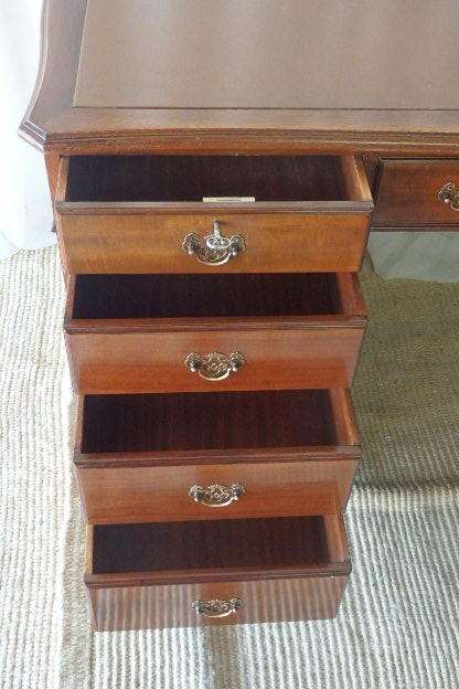 A SPECTACULAR ANTIQUE (c1940's) SOLID MAHOGANY 9-DRAWER KNEE HOLE /VANITY DESK w ACRYLIC LEATHER TOP