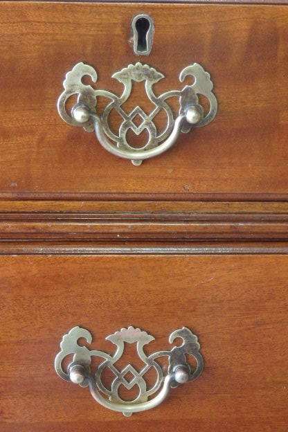 A SPECTACULAR ANTIQUE (c1940's) SOLID MAHOGANY 9-DRAWER KNEE HOLE /VANITY DESK w ACRYLIC LEATHER TOP