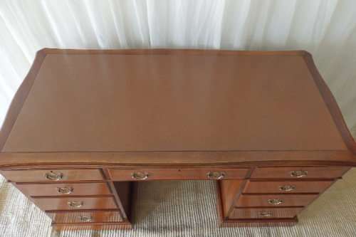 A SPECTACULAR ANTIQUE (c1940's) SOLID MAHOGANY 9-DRAWER KNEE HOLE /VANITY DESK w ACRYLIC LEATHER TOP