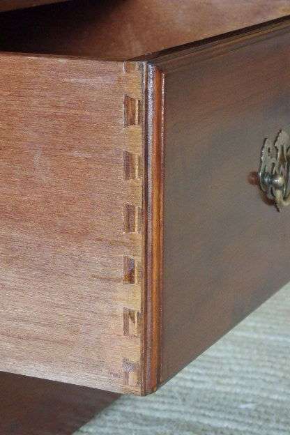 A SPECTACULAR ANTIQUE (c1940's) SOLID MAHOGANY 9-DRAWER KNEE HOLE /VANITY DESK w ACRYLIC LEATHER TOP
