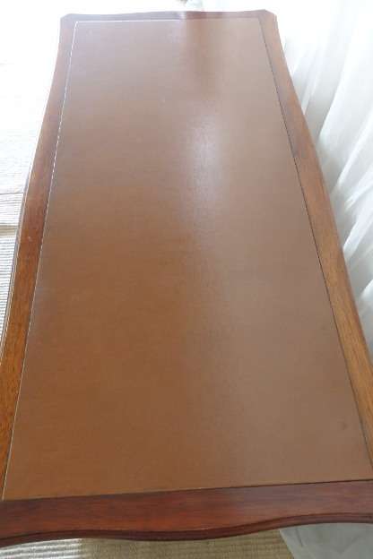 A SPECTACULAR ANTIQUE (c1940's) SOLID MAHOGANY 9-DRAWER KNEE HOLE /VANITY DESK w ACRYLIC LEATHER TOP