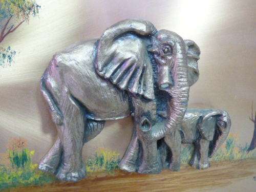 AN AWESOME VINTAGE COPPER FIREPLACE SCREEN WITH MAJESTIC ELEPHANTS ON THE FRONT! AWESOME!!
