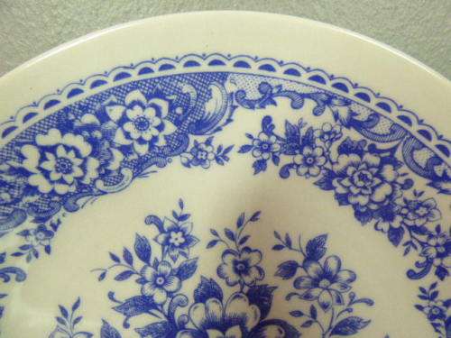 5 BEAUTIFUL CONSTANTIA FINE CHINA BLUE AND WHITE PORCELAIN DINNER PLATES!