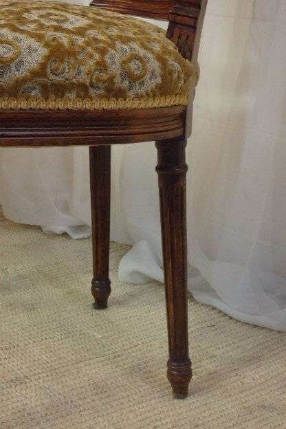 2x SPECTACULAR ANTIQUE ROSEWOOD CHAIRS WITH ROUND REEDED LEGS & UPHOLSTERED BACKRESTS bid/chair