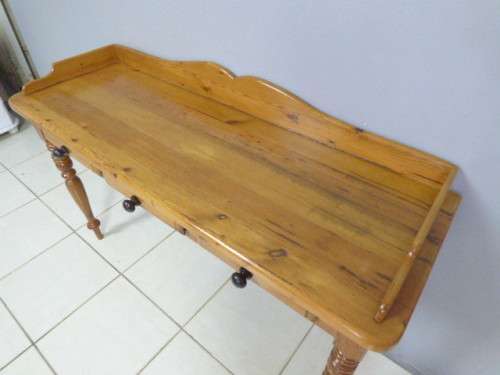 A GORGEOUS VINTAGE SOLID OREGON SIDE SERVER WITH 3 DRAWERS. BEAUTIFUL!!!