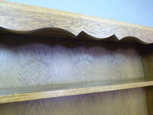 AN STUNNING  SOLID OAK BOOKSHELF IN FANTASTIC CONDITION; PERFECT TO DISPLAY BOOKS & COLLECTIBLES!!!