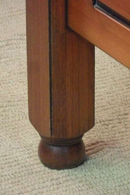A FANTASTIC AND BEAUTIFULLY MADE "GRANDIS FURNITURE" SOLID SATINWOOD KING SIZE MISSION BED
