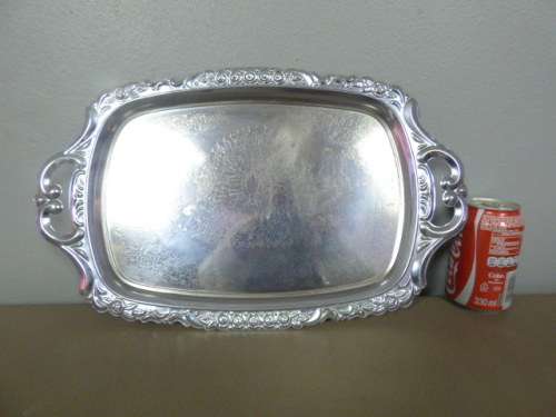 A GORGEOUS SILVER PLATED TRAY WITH BEAUTIFUL STYLED DETAILING IN WONDERFUL CONDITION