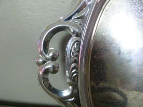 A GORGEOUS SILVER PLATED TRAY WITH BEAUTIFUL STYLED DETAILING IN WONDERFUL CONDITION