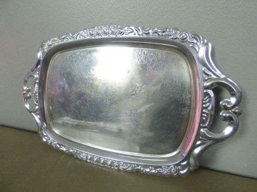 A GORGEOUS SILVER PLATED TRAY WITH BEAUTIFUL STYLED DETAILING IN WONDERFUL CONDITION