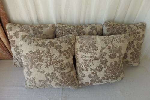 FIVE GORGEOUS FABRIC SCATTER CUSHIONS IN A QUALITY FABRIC COVERING bid/cushion