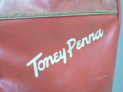 A FANTASTIC RED TONEY PENNA GOLF BAG WITH A TONEY PENNA GOLD 1, TI BUBBLE 2 & 4 PUTTERS.