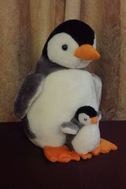 A GORGEOUS "uSHAKA MARINE WORLD" PENGUIN AND PENGUIN PUP FLUFFY TOY IN GREAT CONDITION
