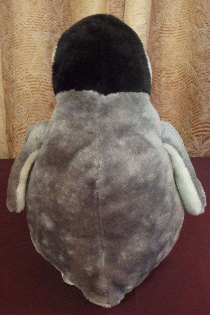 A GORGEOUS "uSHAKA MARINE WORLD" PENGUIN AND PENGUIN PUP FLUFFY TOY IN GREAT CONDITION